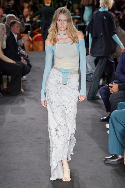 Look 17